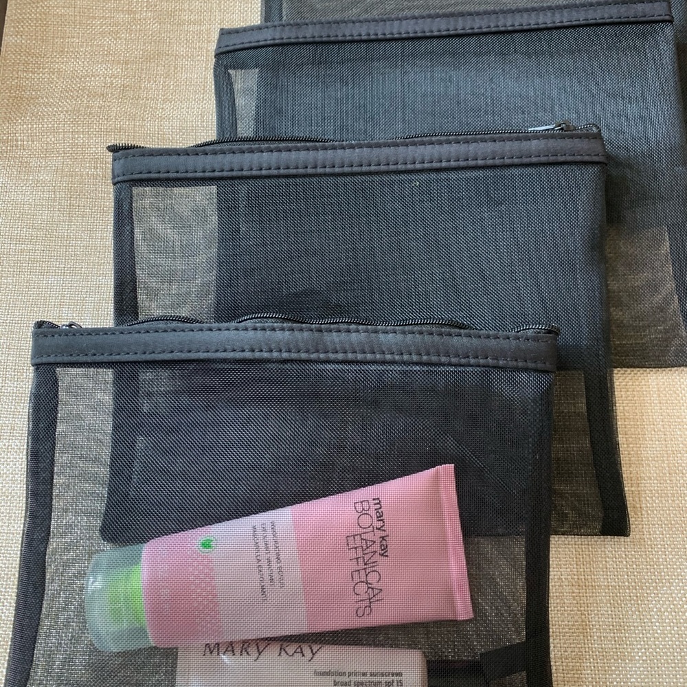 5 Travel make-up mesh bags with zipper.